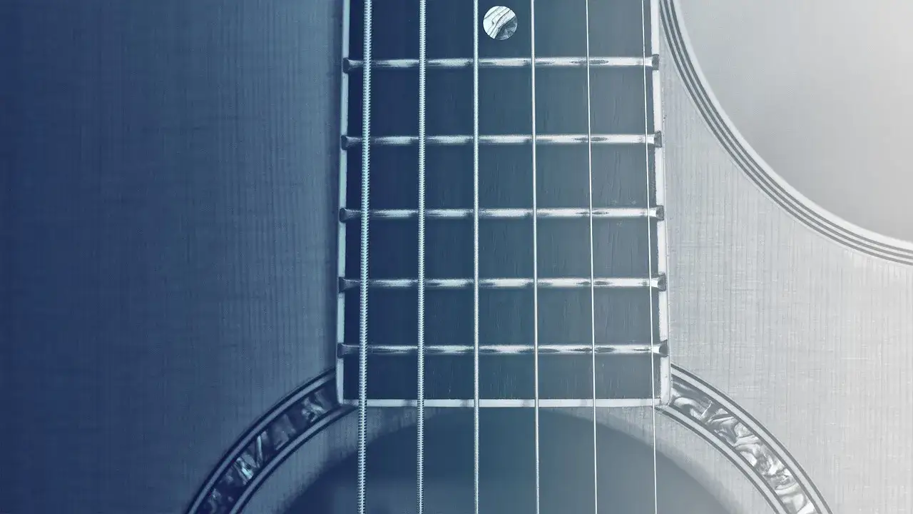 Zdjęcie Ile strun ma gitara elektryczna? Odkryj, co musisz wiedzieć